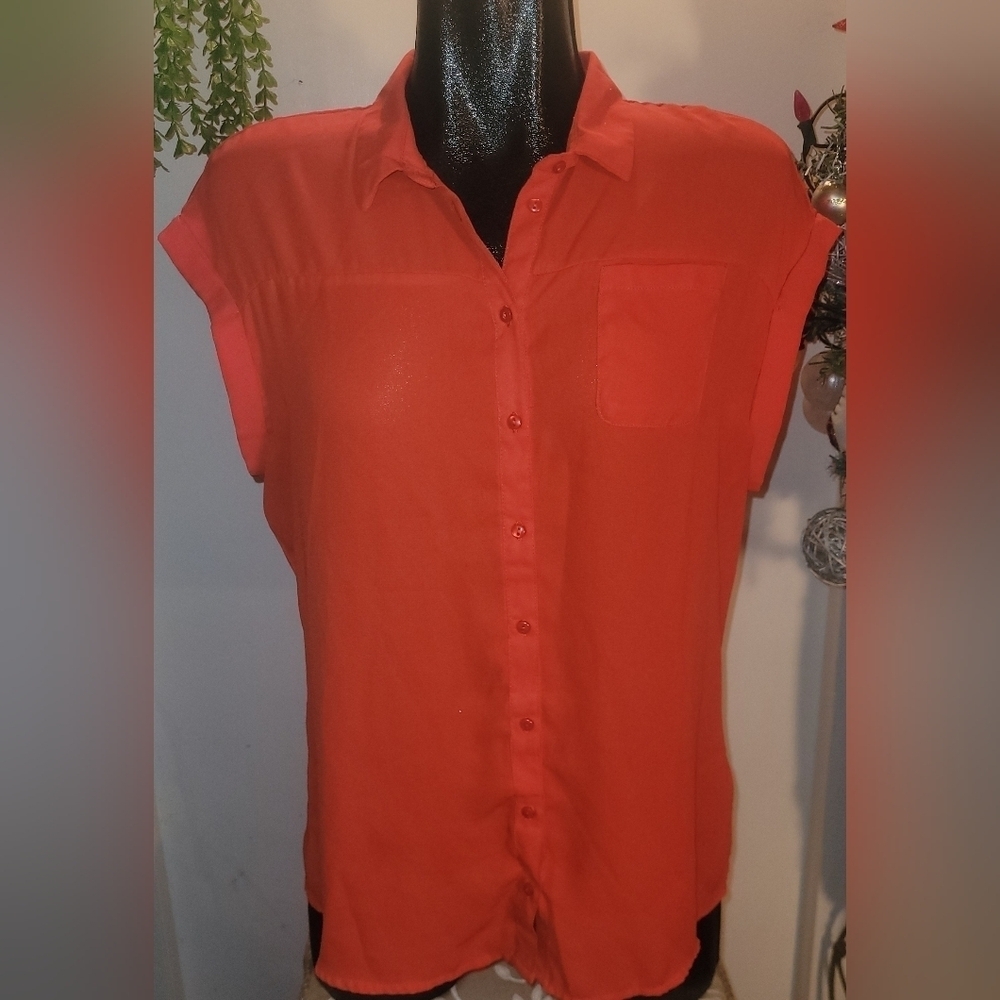 Suzy Shier Red Short Sleeve Button Up Blouse L